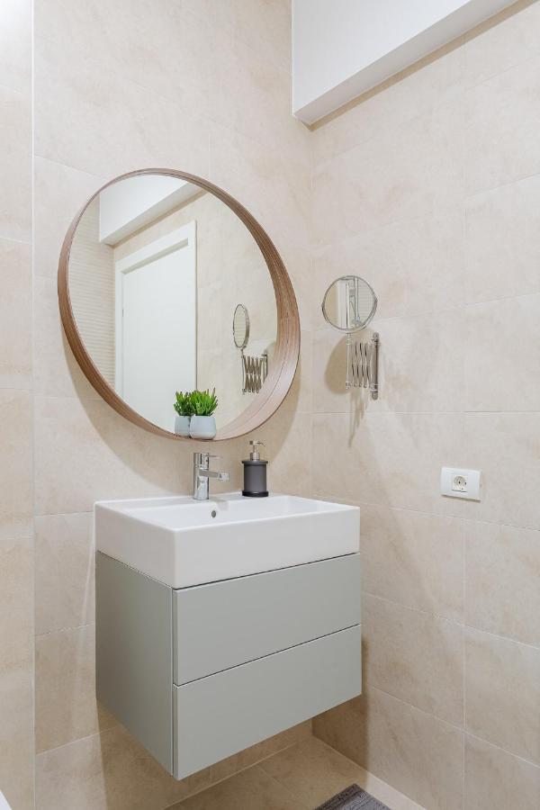 Il Lago - Azur - Cozy Luxurious Smart Home By The Lake Voluntari Bagian luar foto